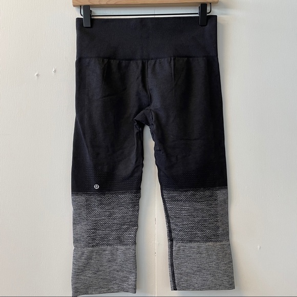 Lululemon Seamlessly Stree Crop leggings 6 - Picture 7 of 9